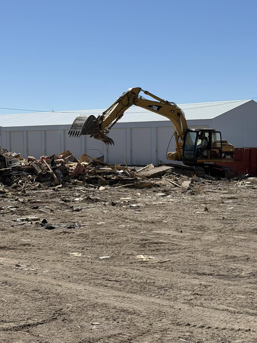 Excavator sorting building debris